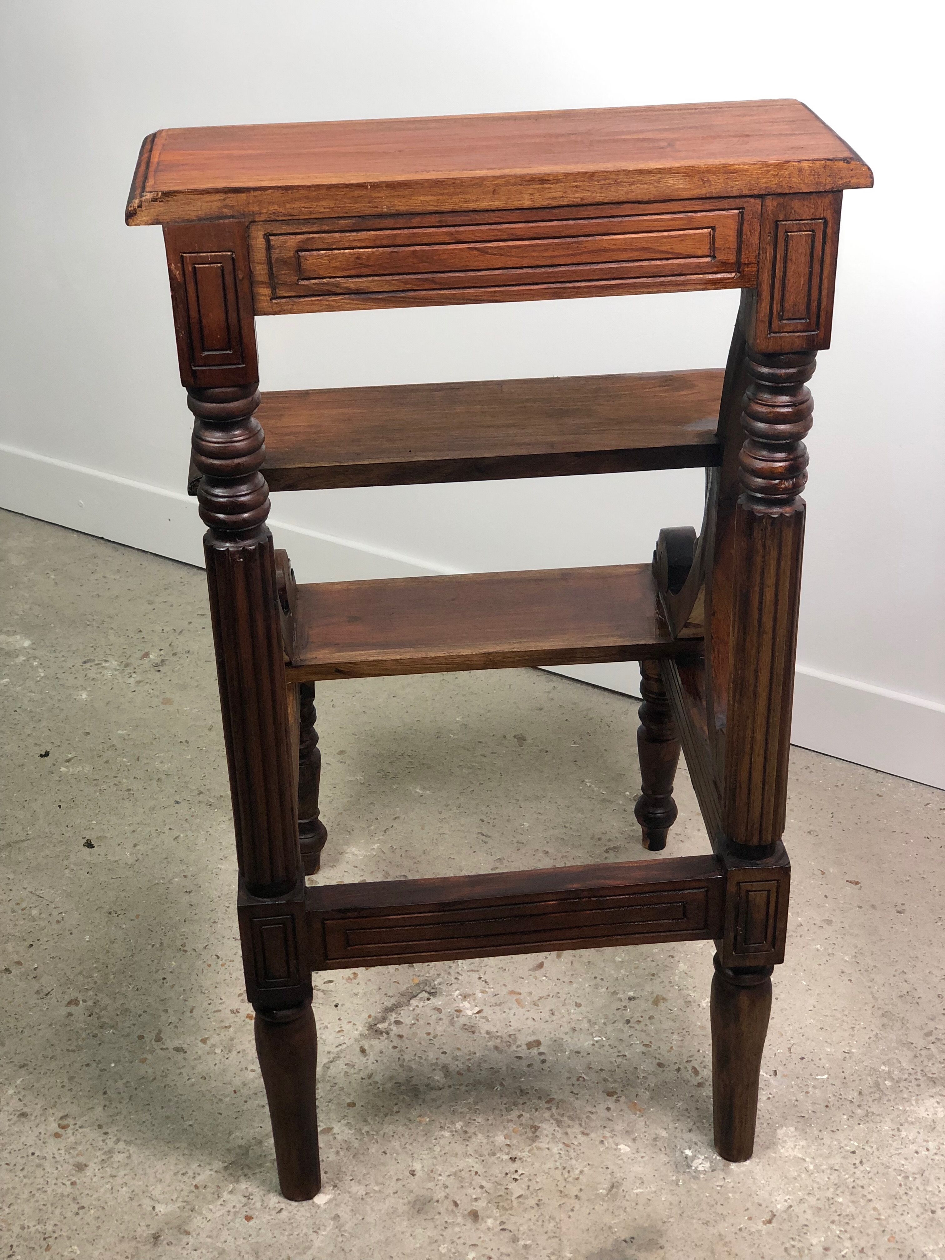 Stepladder 3 steps in Mahogany english style walnut tint