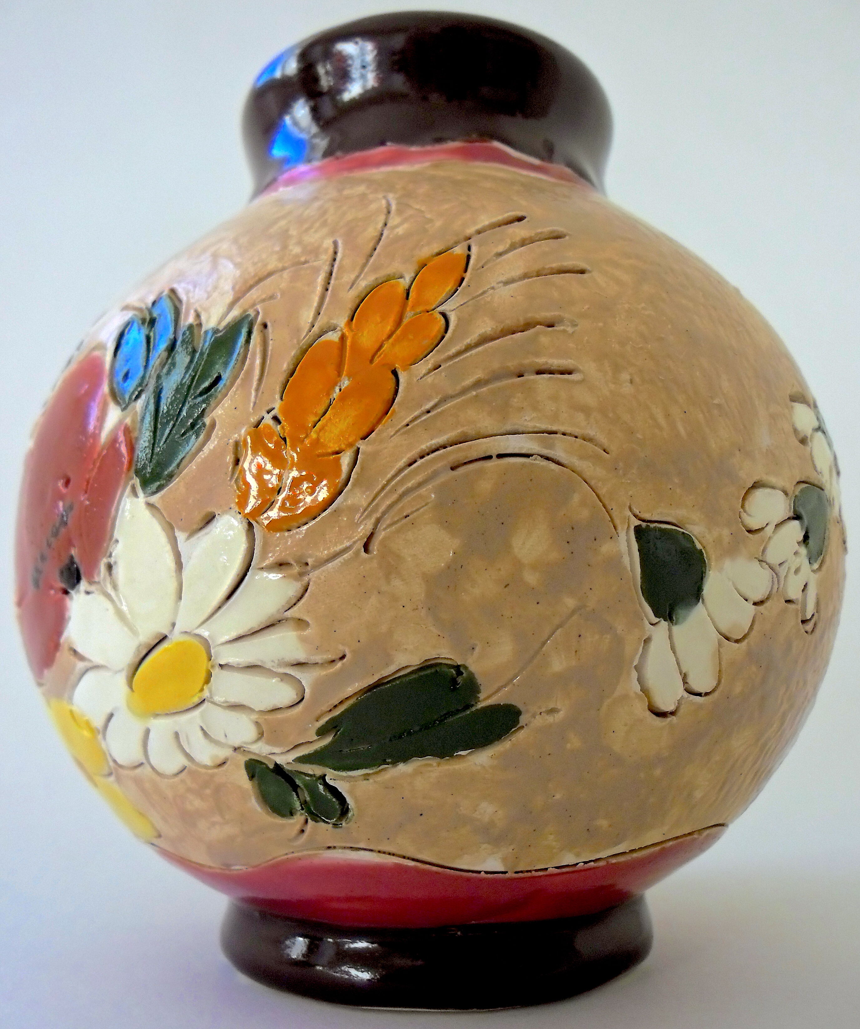 Terracotta vase incised by Jean Clergue in Vallauris