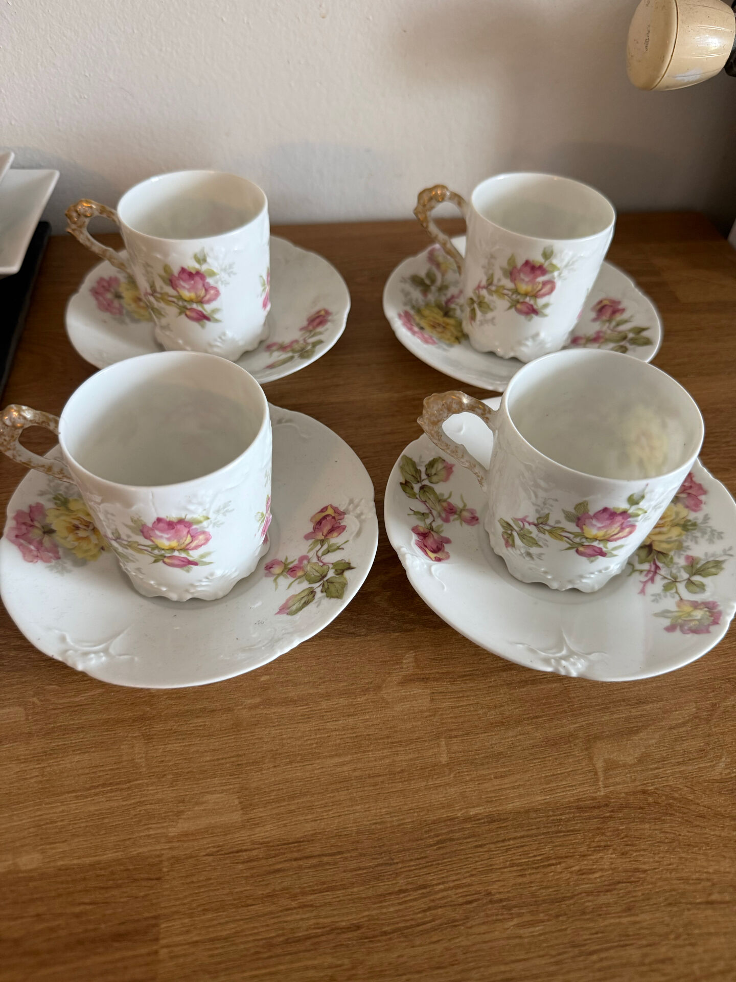 4 Tasses & Sous Tasses Porcelaine de Limoges
