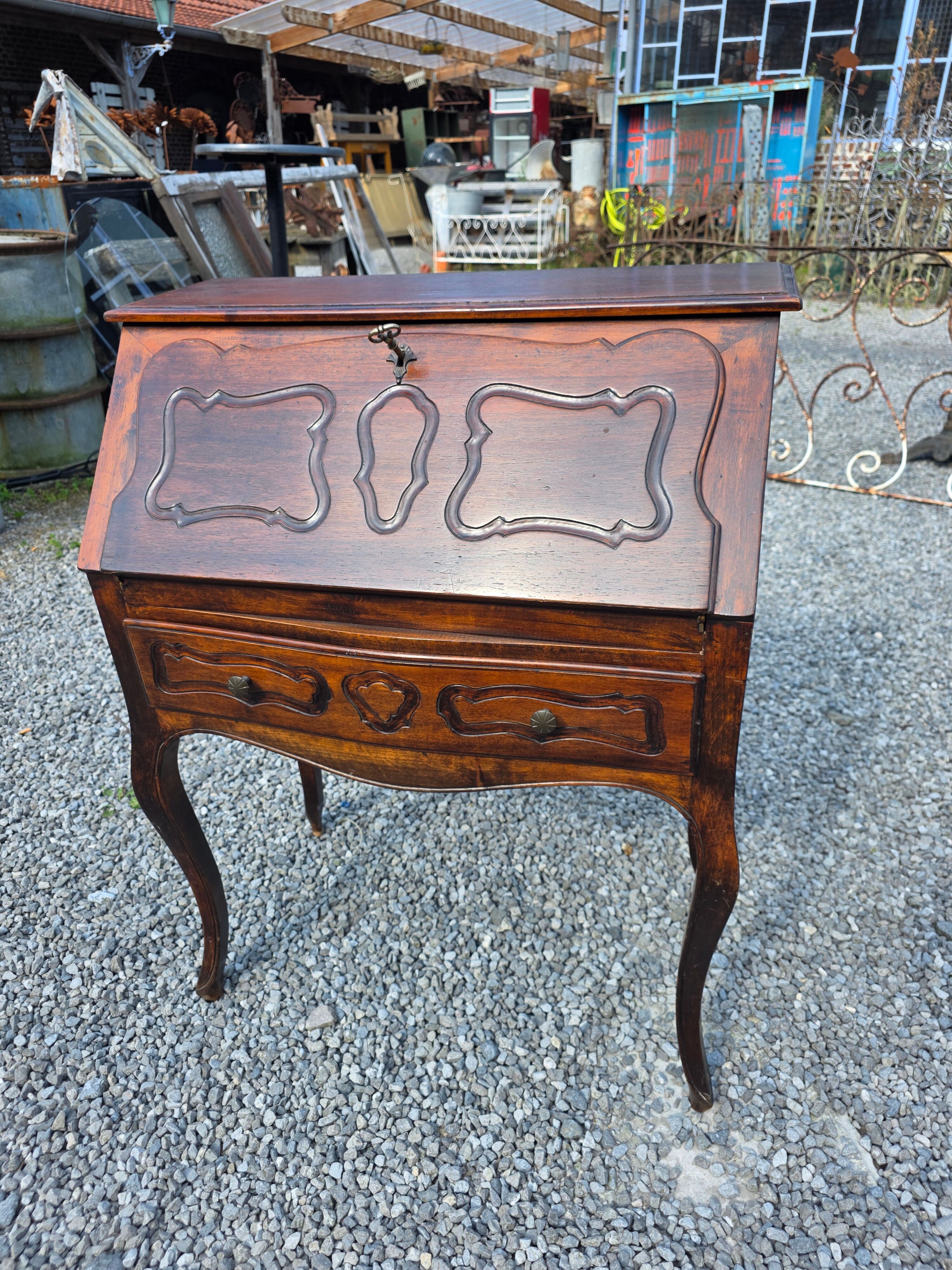Curved donkey desk in walnut (secretary)