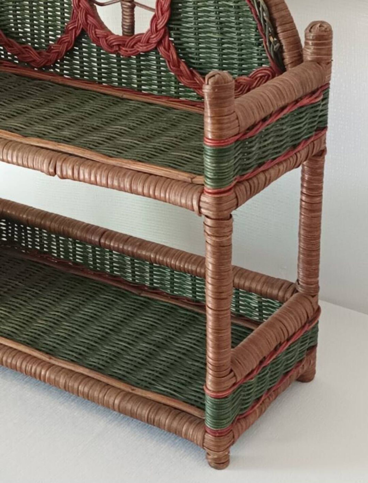 Étagère murale en osier vintage