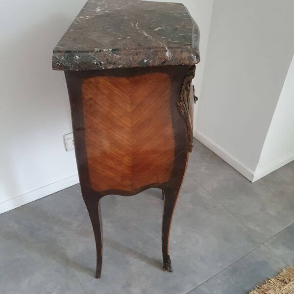 Chevet ancien marqueté, plateau en marbre
