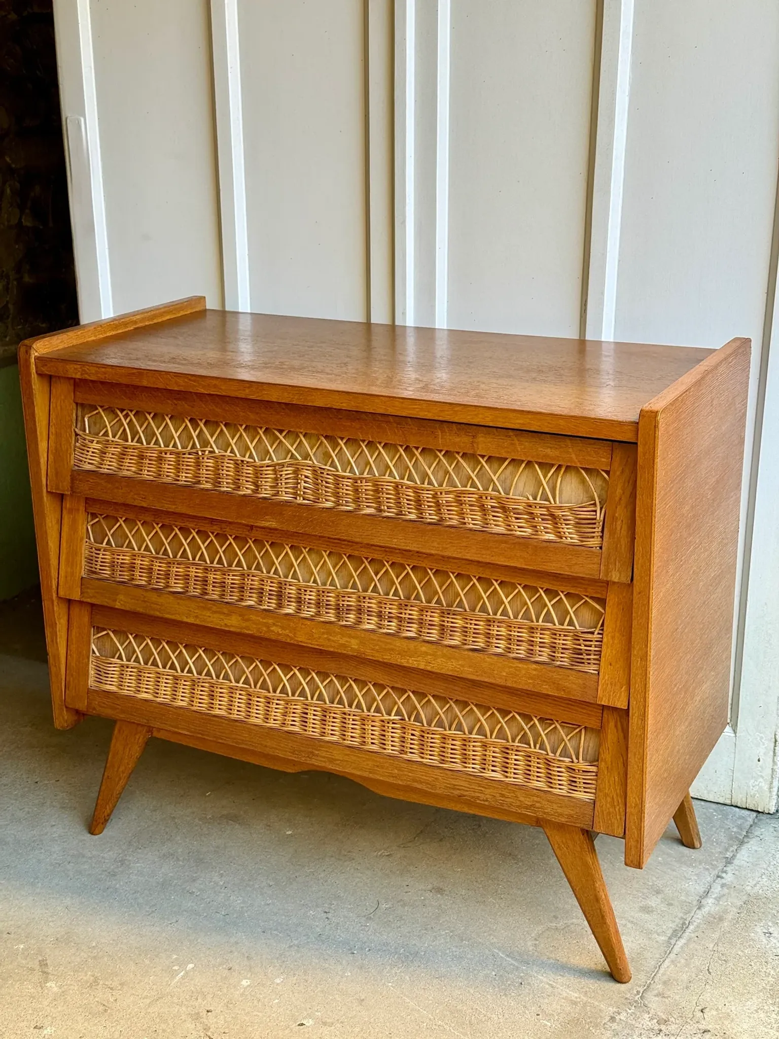 Scandinavian chest of drawers in oak and rattan from the 50s/60s.