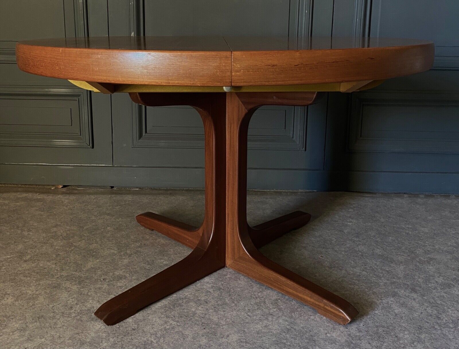 Table Baumann scandinave ronde 1970 rallonges a systeme 4 à 8 personnes