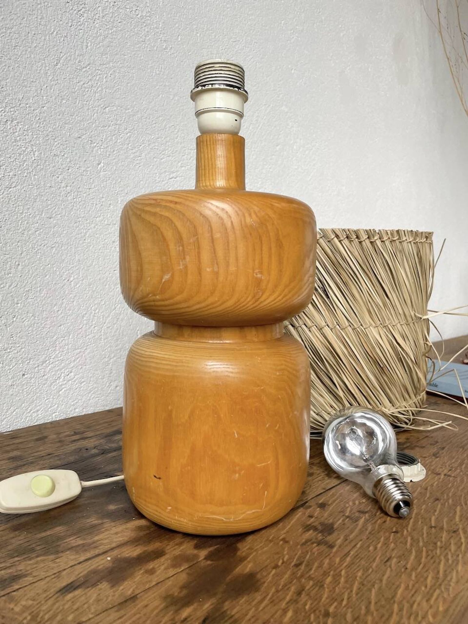 Lampe années 50 bois et paille