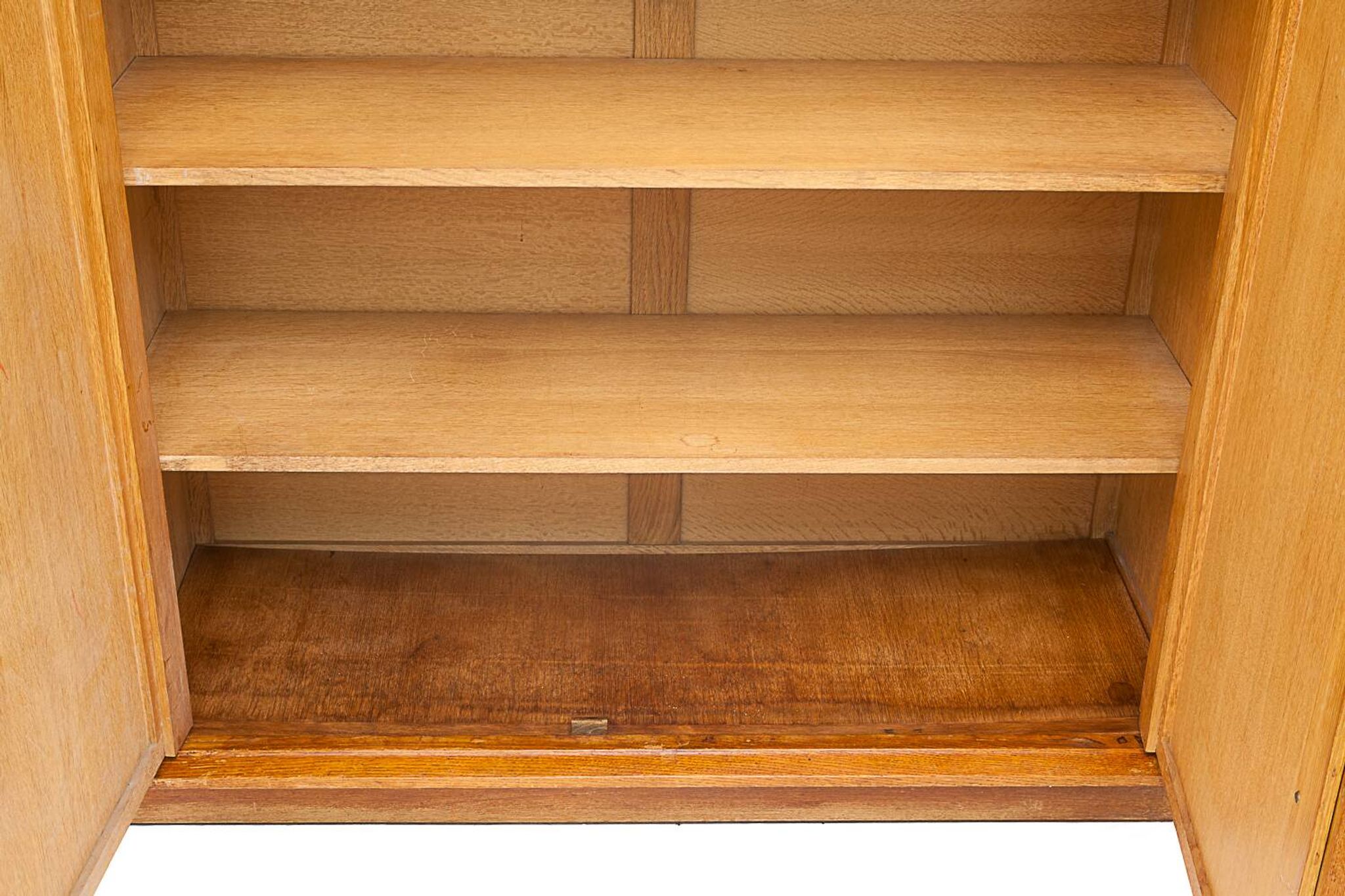 Armoire par Guillerme et Chambron