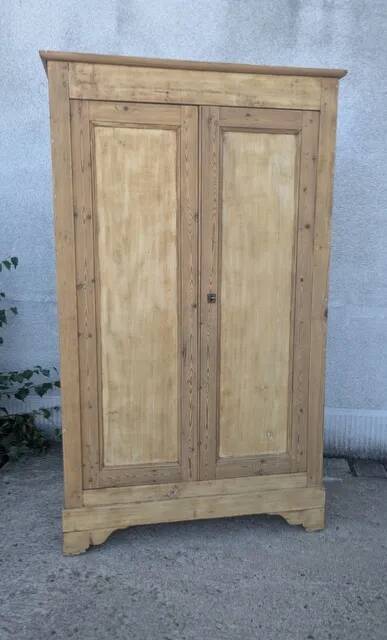 Natural wood wardrobe