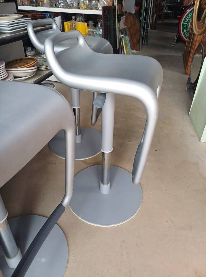 3 tabourets pivotants Noon