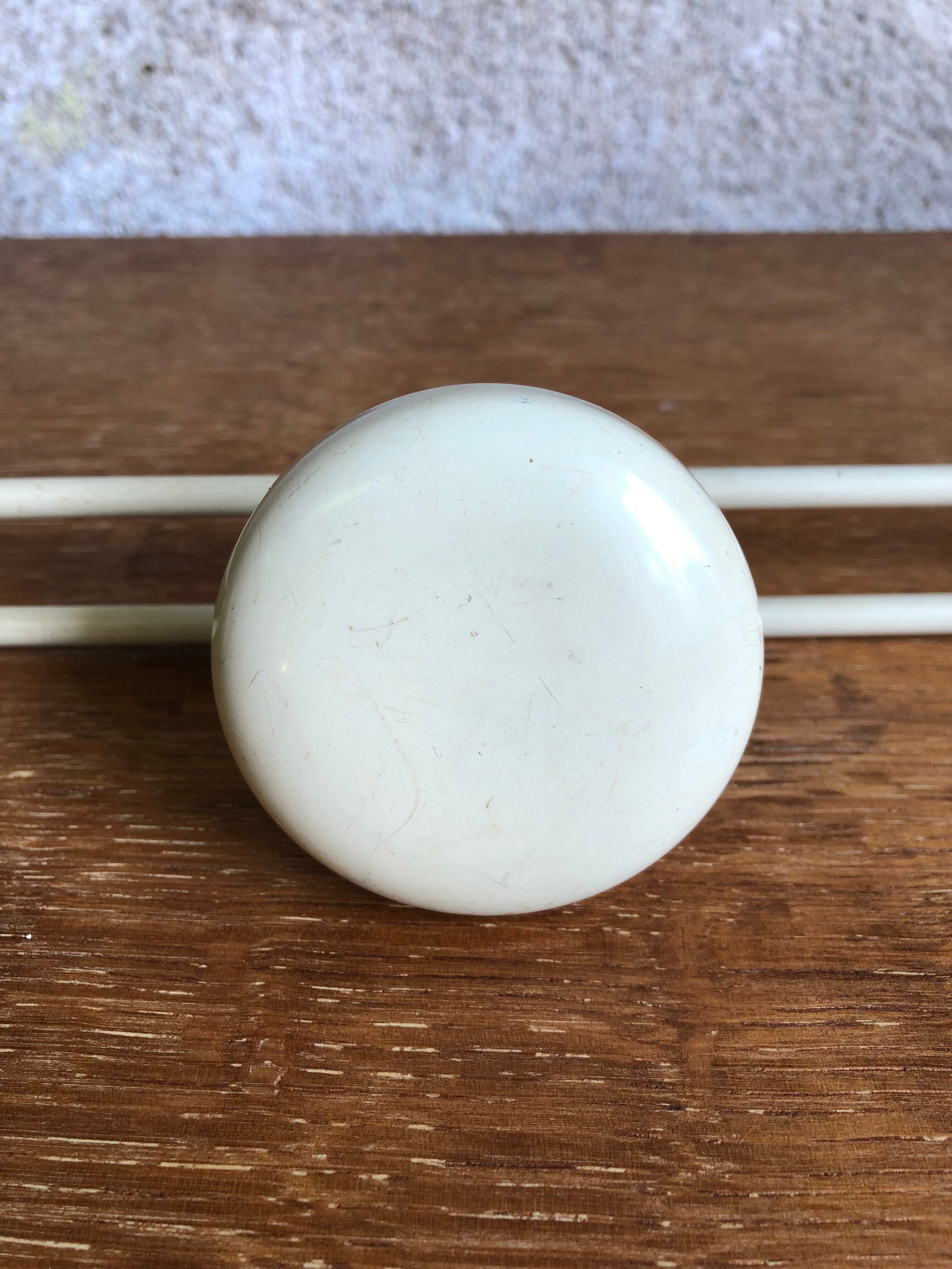 Patère, vintage beige metal coat rack