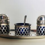 Silver metal spice service