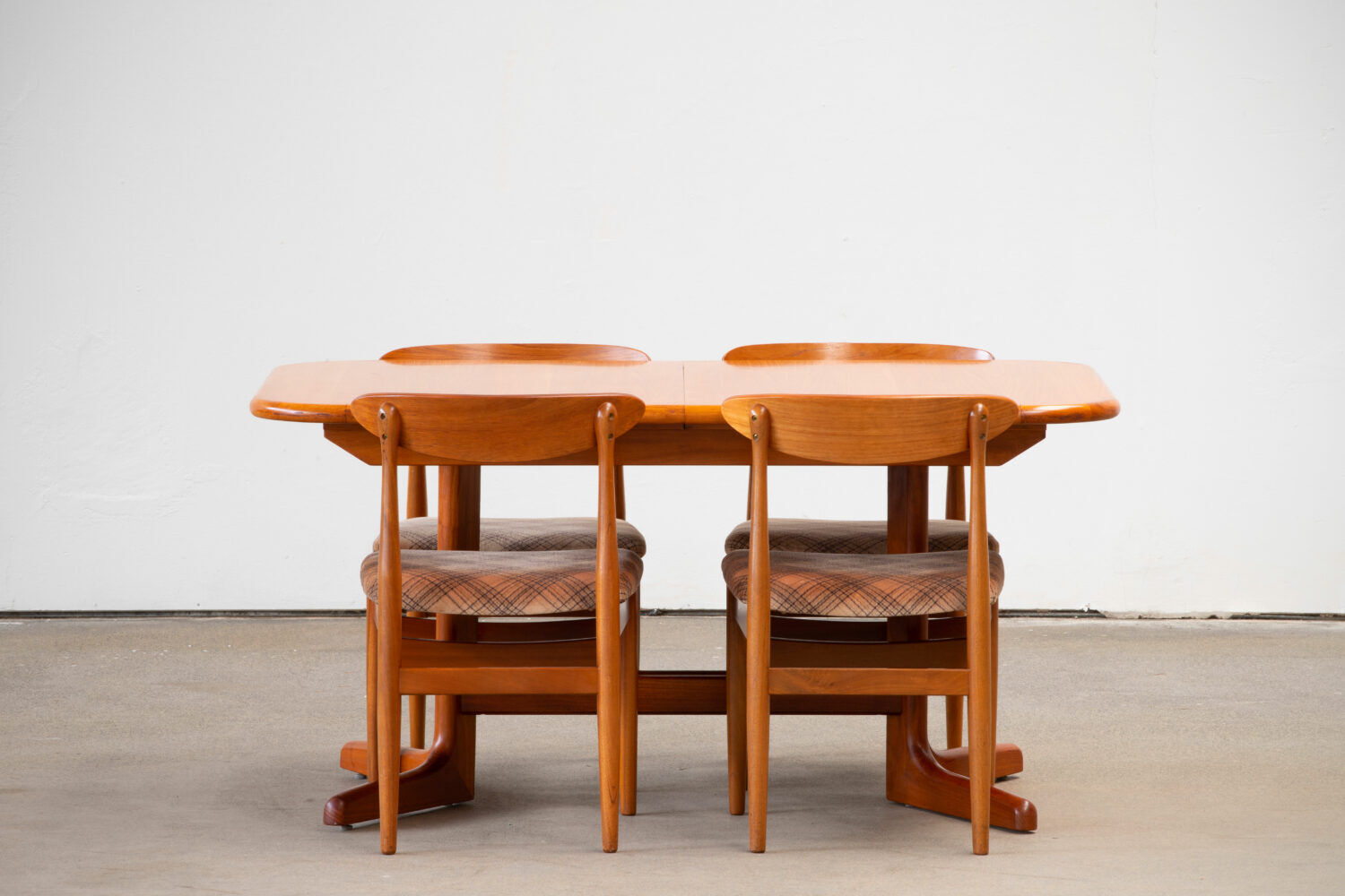 Scandinavian table in teak 1960