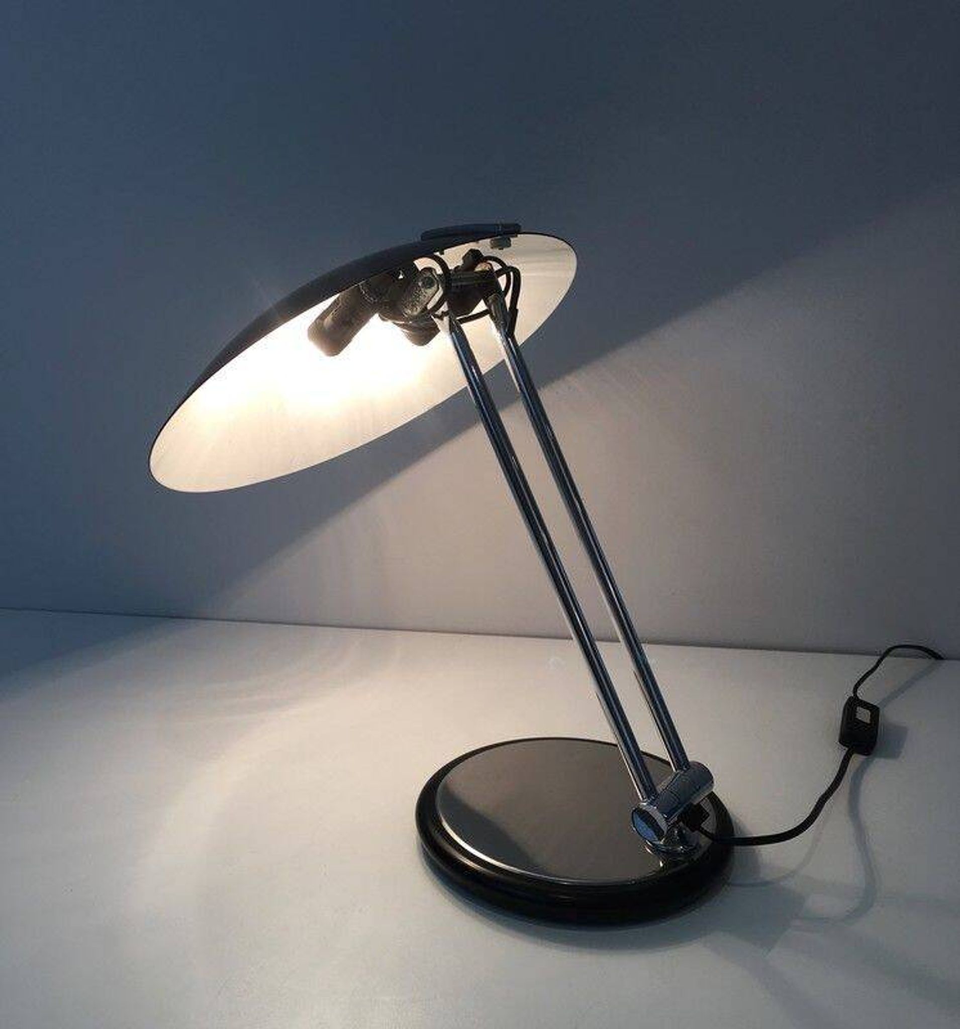 Swivel designer desk lamp in chrome and black lacquered metal
