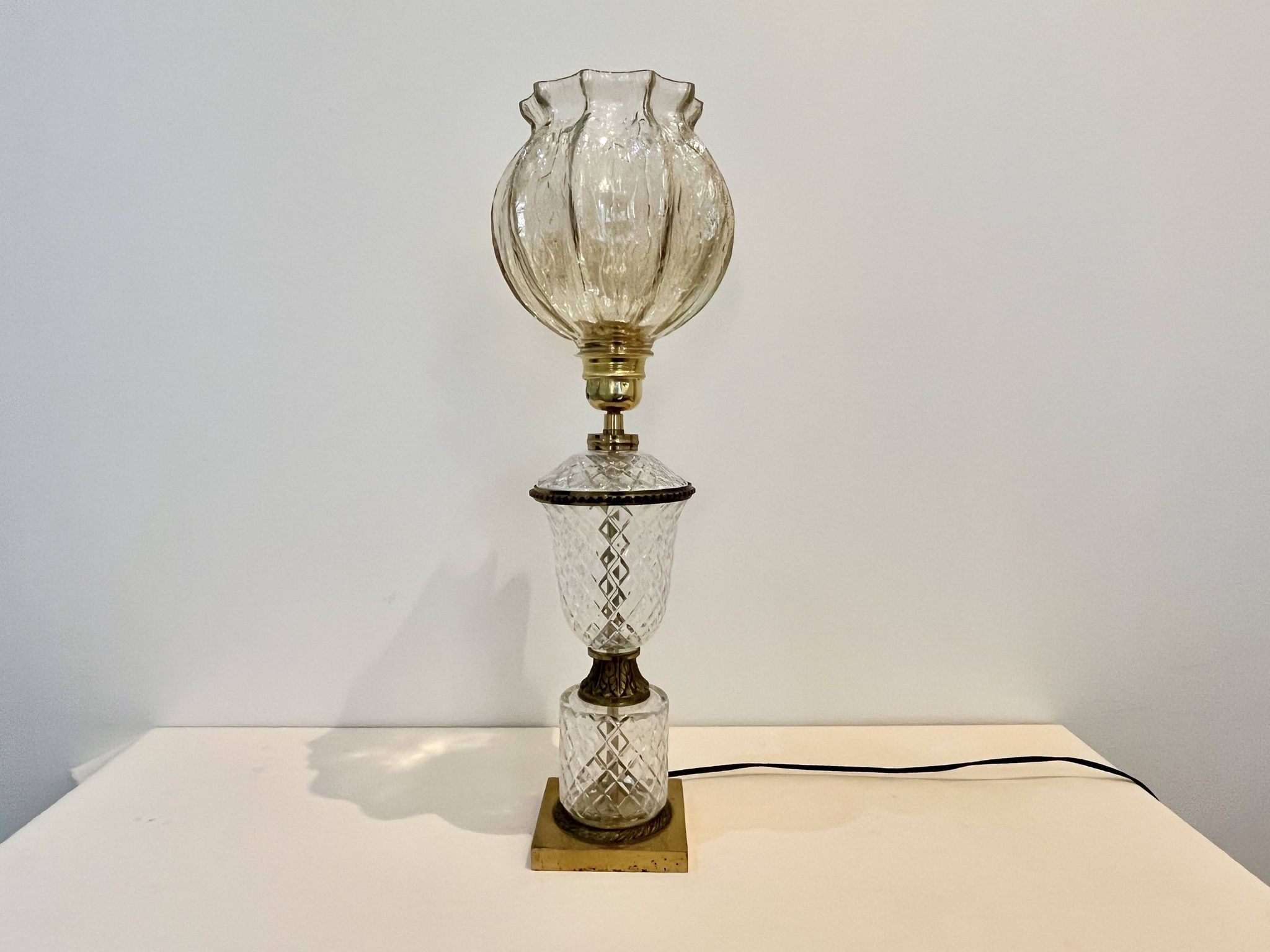 Large Albret crystal lamp in brass and neoclassical opaline glass globe