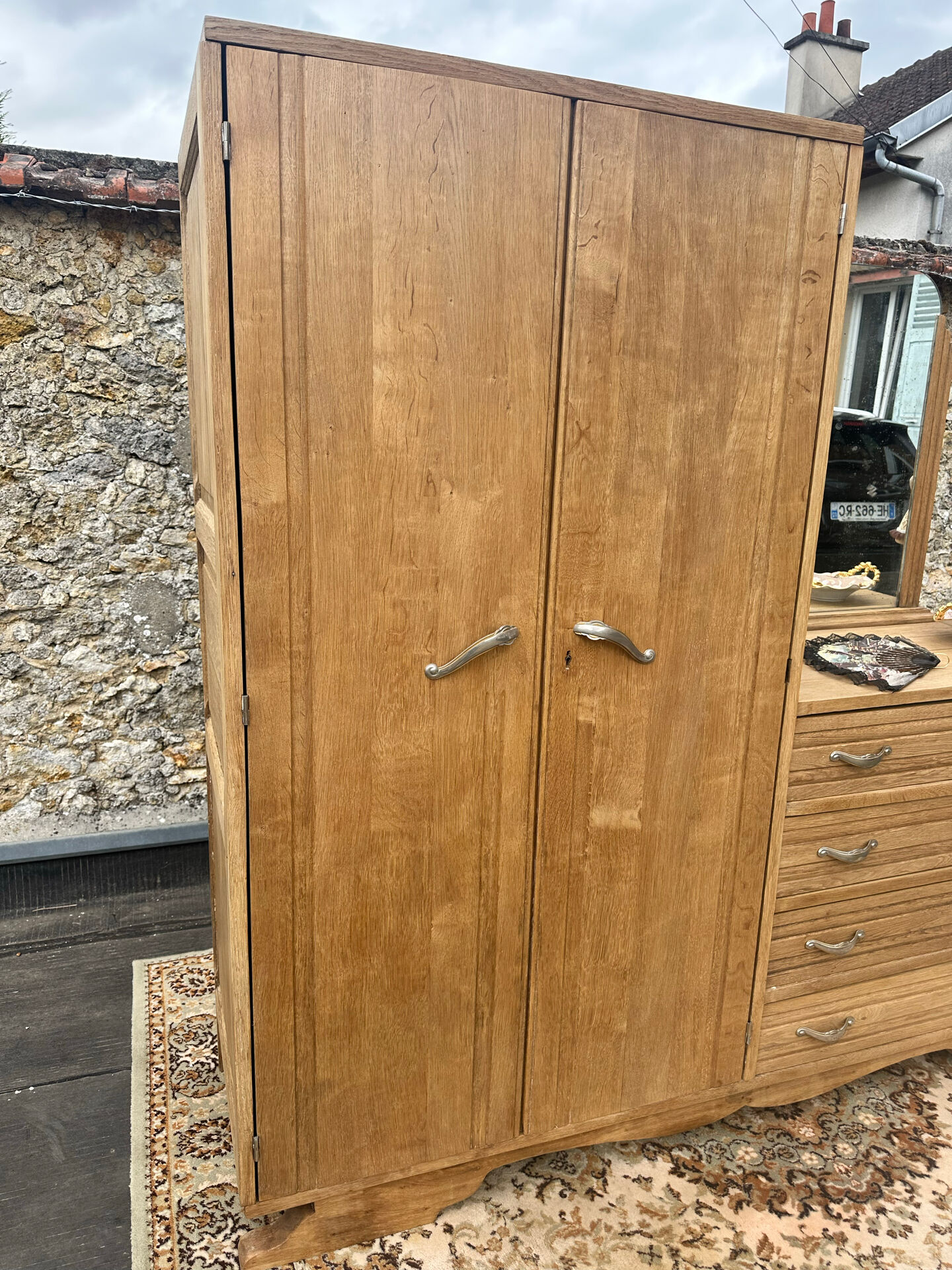 Wardrobe chest