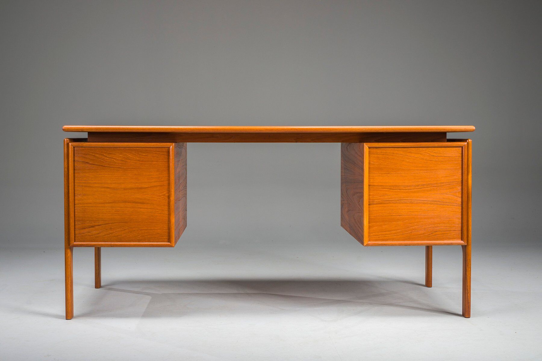 Mid-century modern teak freestanding desk from GV Møbler, 1960s