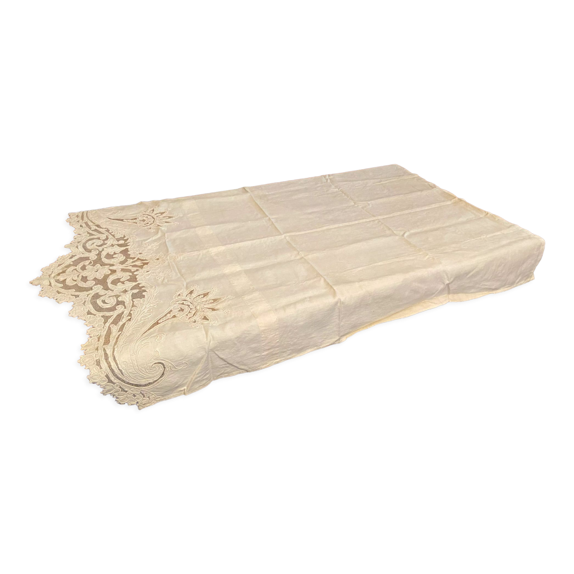 Sheet with embroidered decoration and openwork with cornucopia late nineteenth