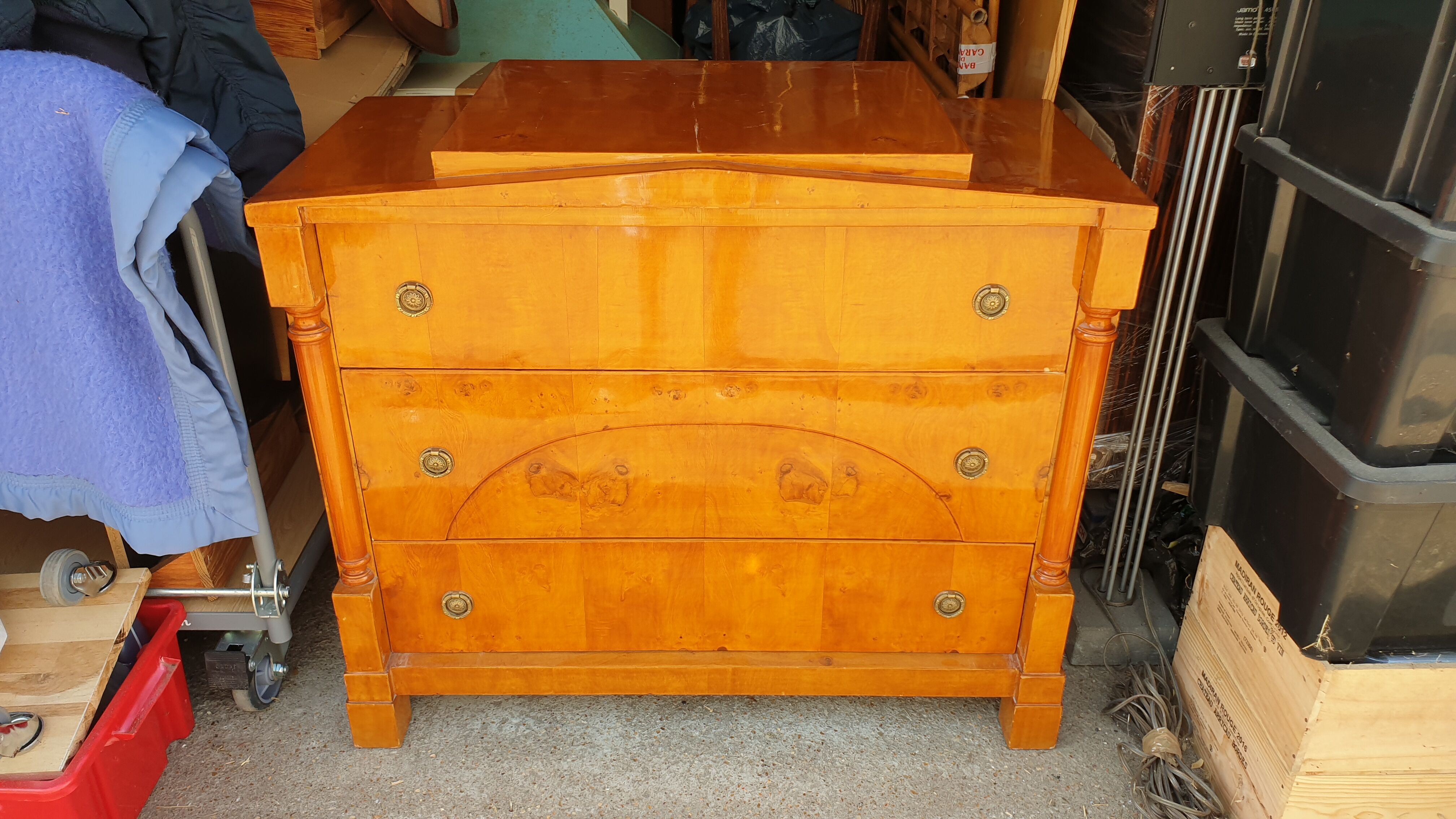 Commode en ronce de noyer XXème