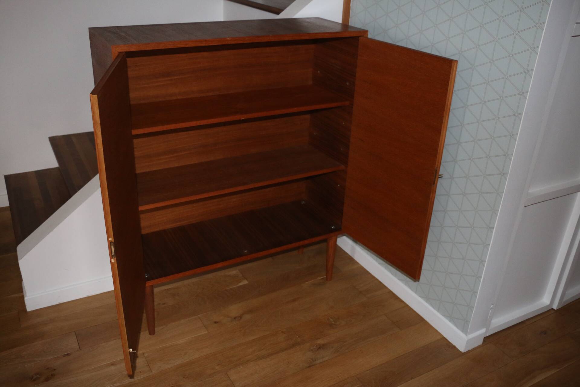 Console sideboard with 2 doors