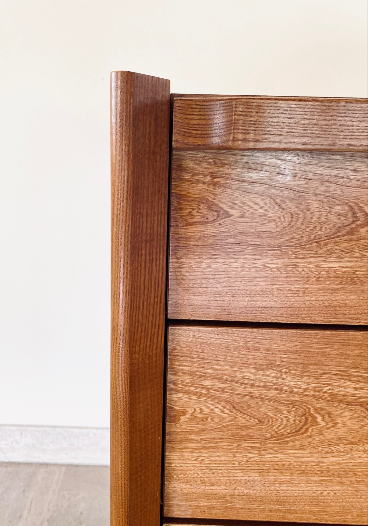 Commode moderniste années 70/80 en merisier plaqué