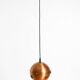 Suspension en cuivre massif des années 1960 avec des pierres en verre synthétique orange.