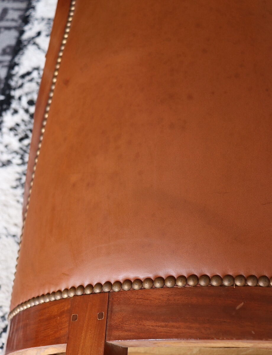 Chaise en acajou et cuir de style Consulat-Empire