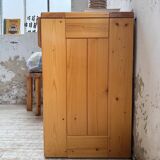 Chevet sélectionné par Charlotte Perriand pour Les Arcs