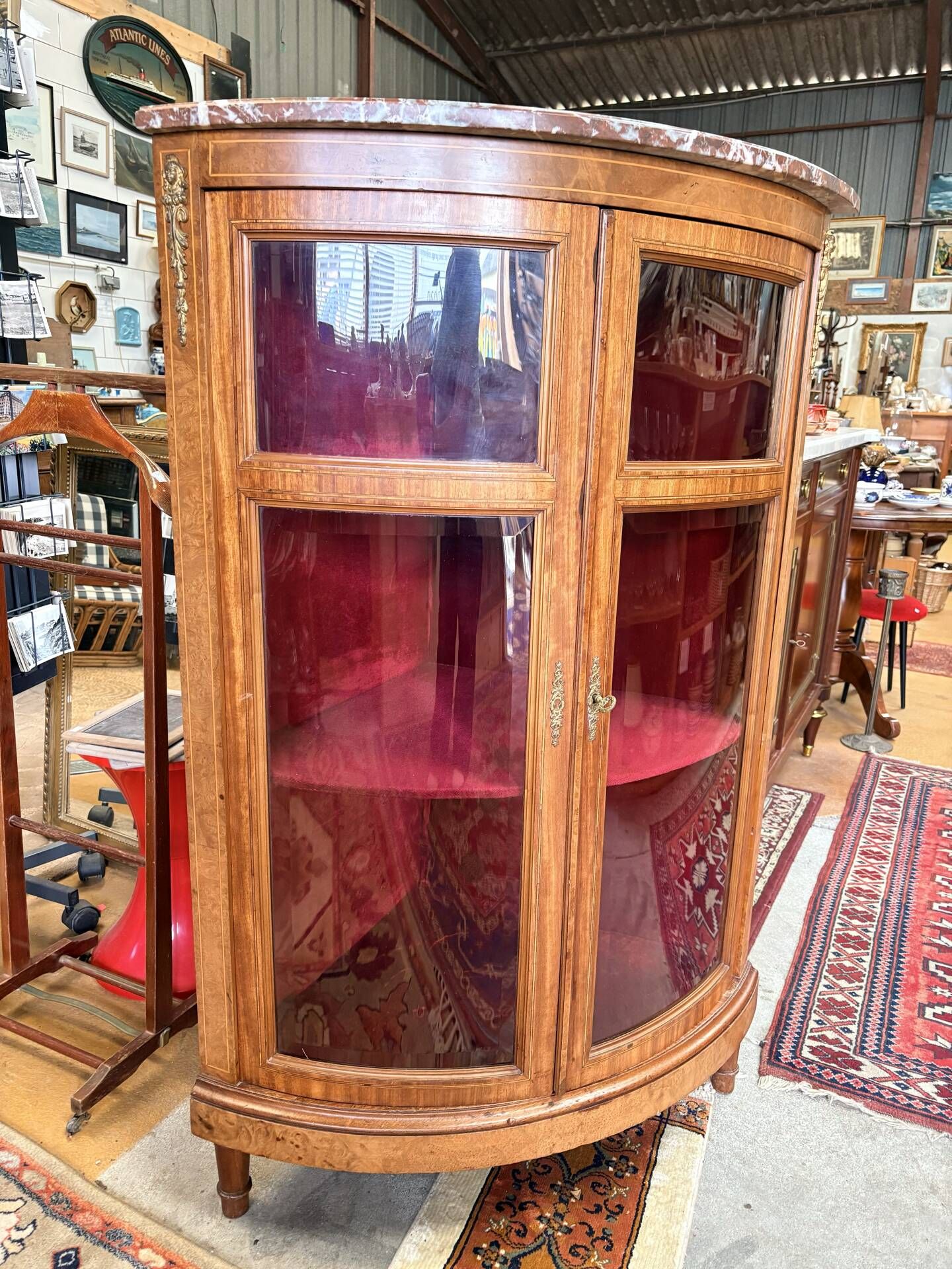 Vitrine d’angle ancienne Napoléon III en marqueterie et marbre - XIXe