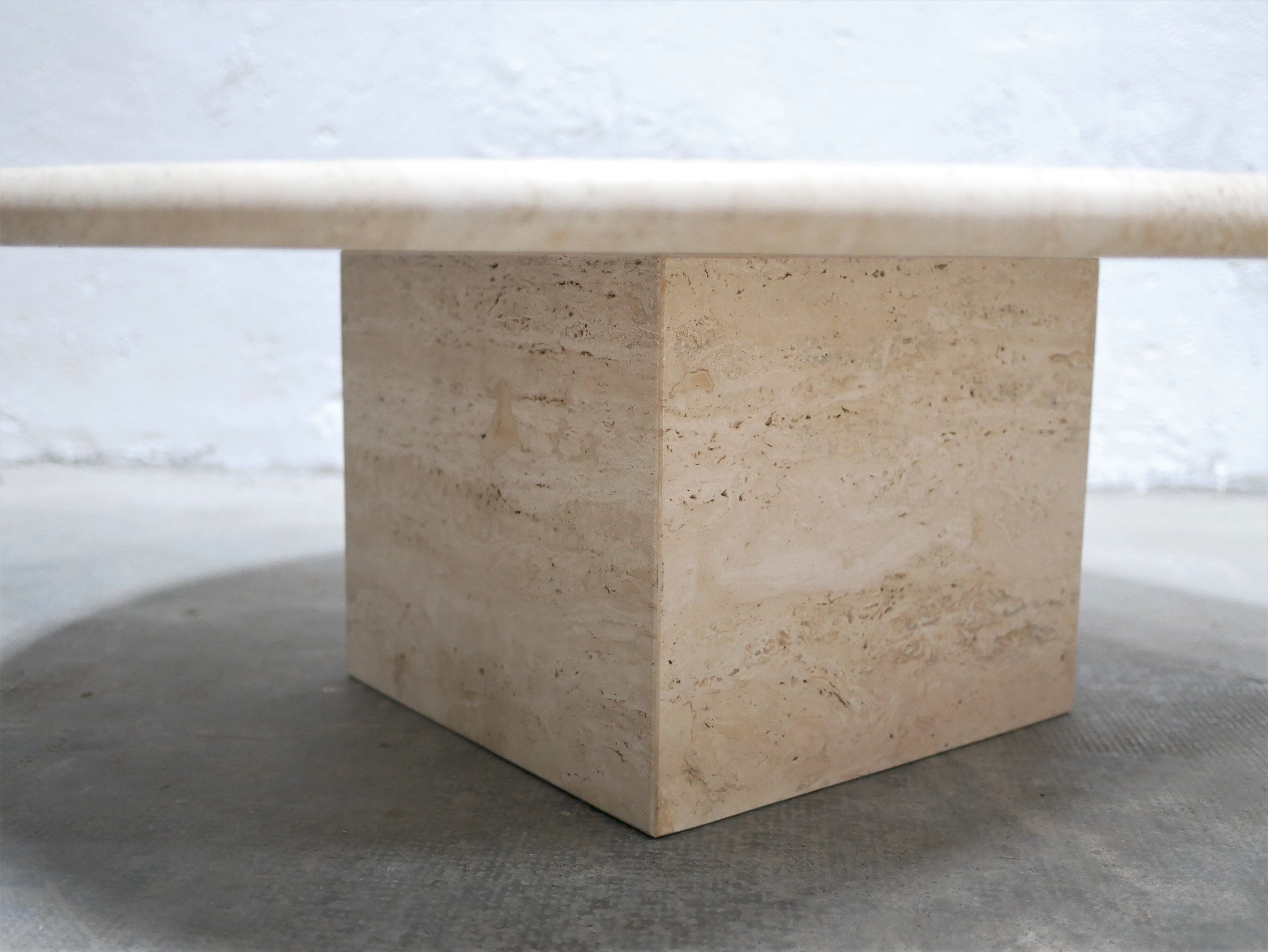 Table basse vintage en travertin