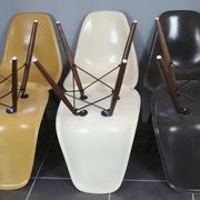 Lot 6 chaises DSW par Charles & Ray Eames pour Herman Miller