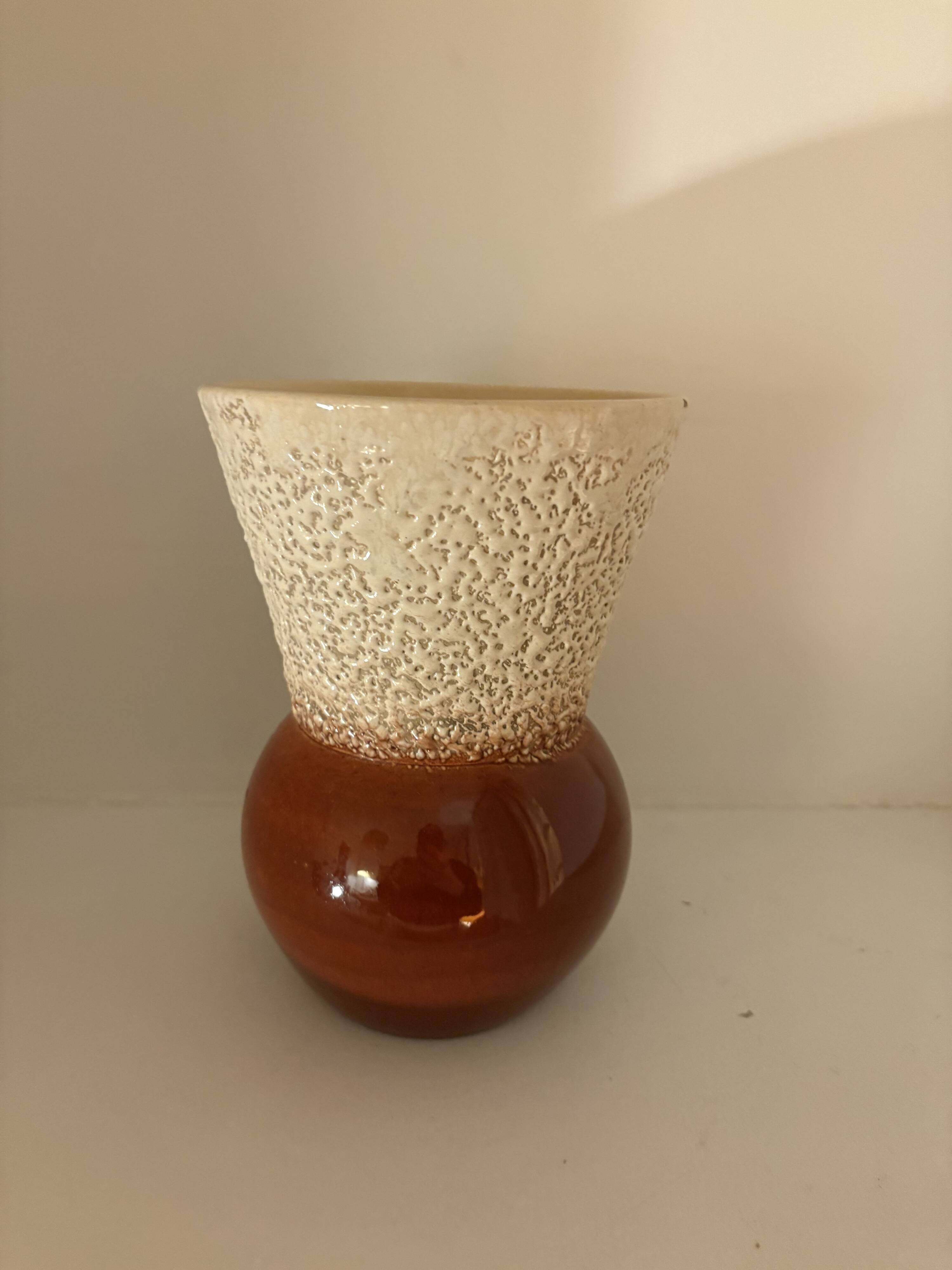 set of 17 decorative items