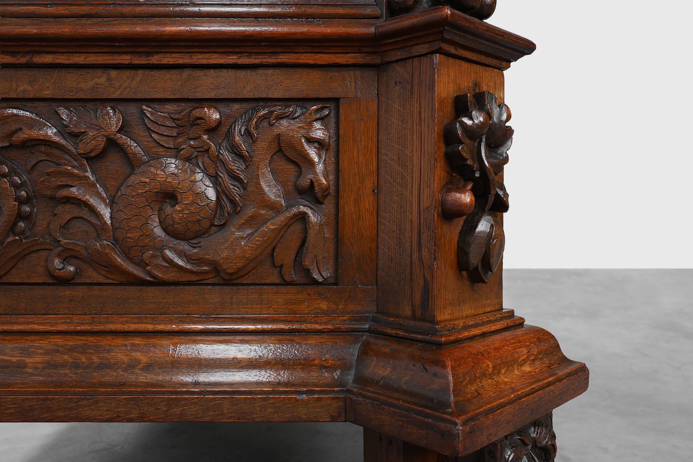 Flemish renaissance "beeldenkast" cabinet in oak wood Antwerp, ca. 1630