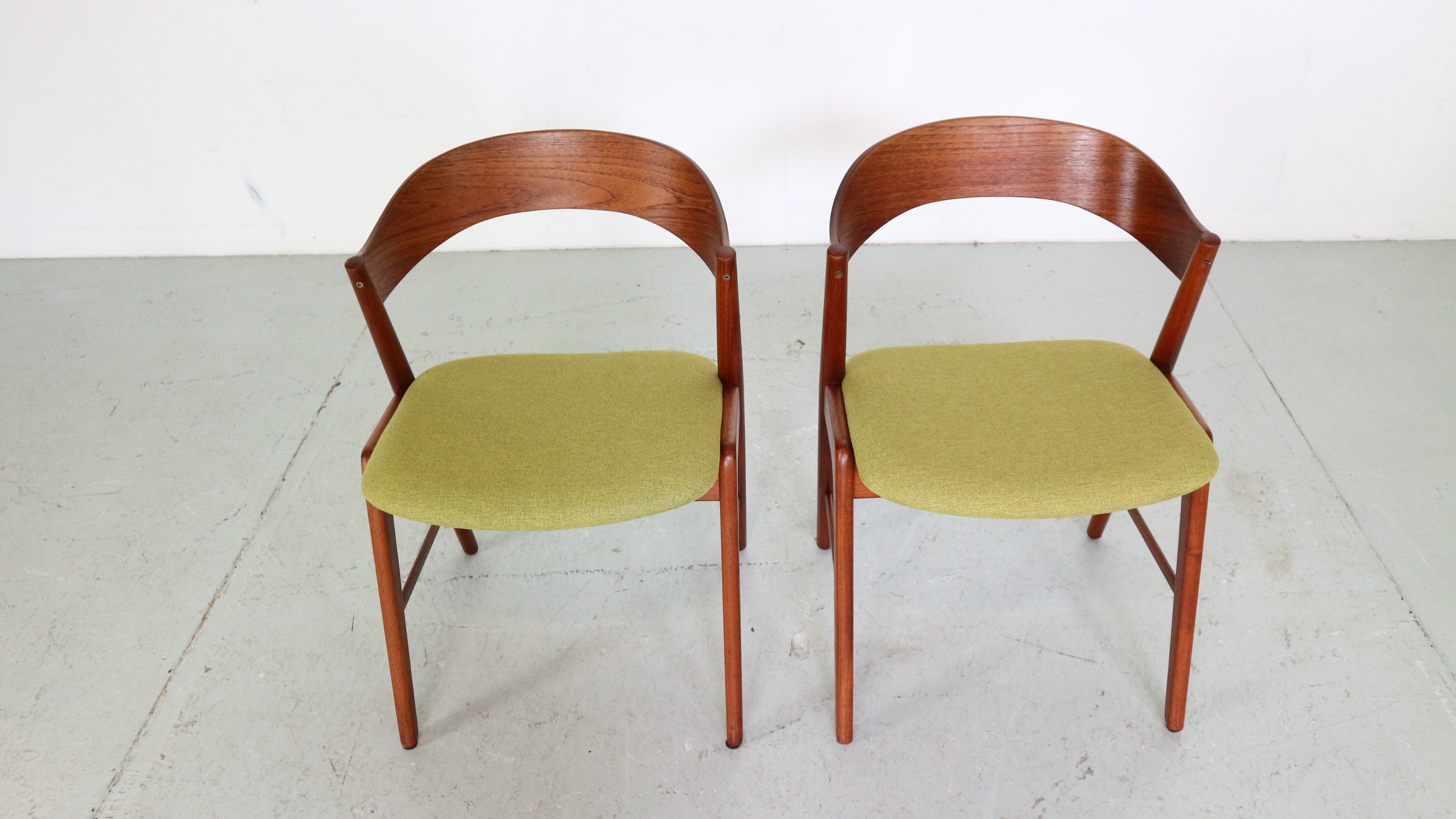 Mid- Century Set Of Two Organic Shape Teak Dinning Room Chairs, 1960 Denmark