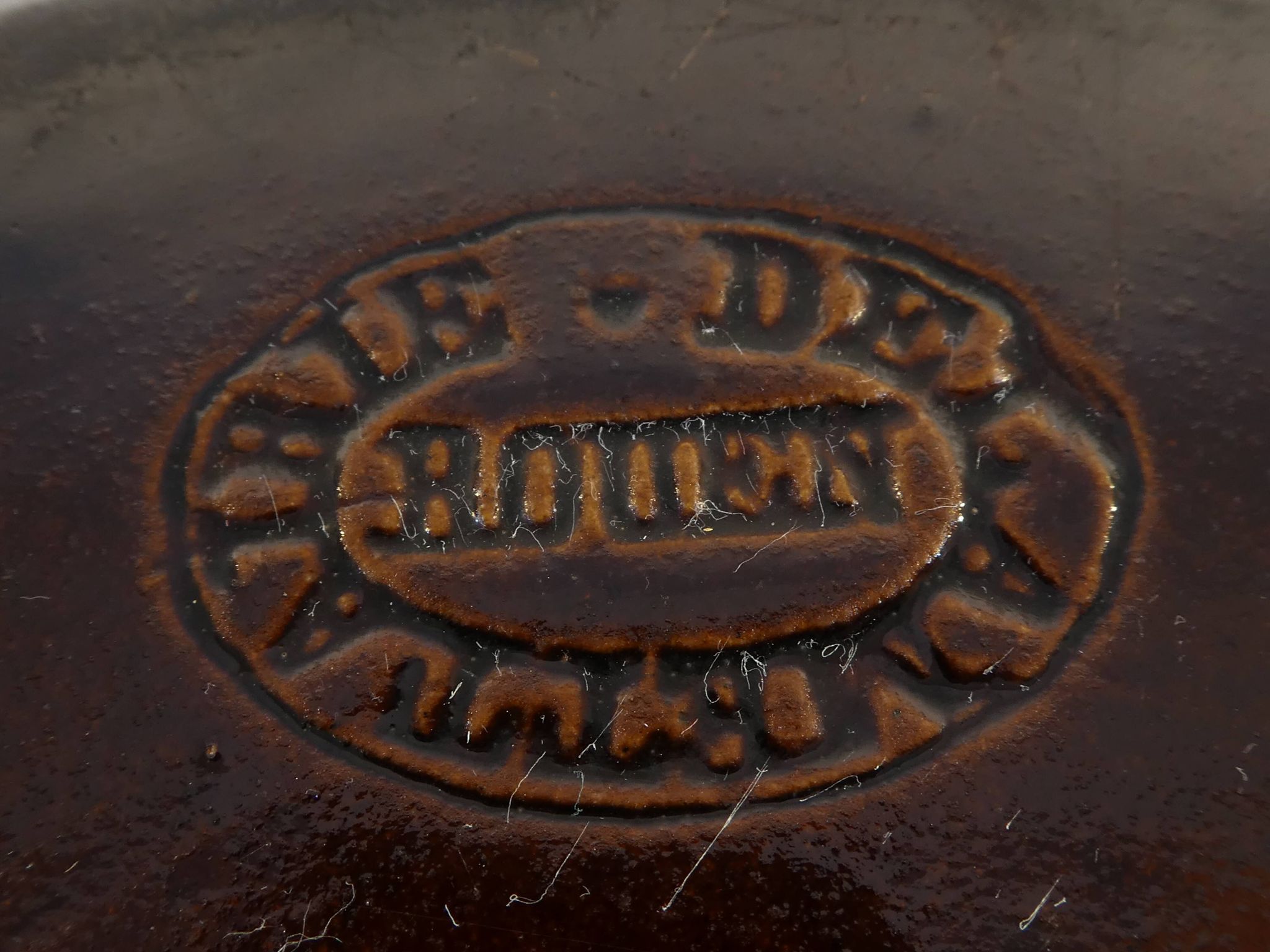 Plate cul noir 19 eme in faience of rouen de la metairie