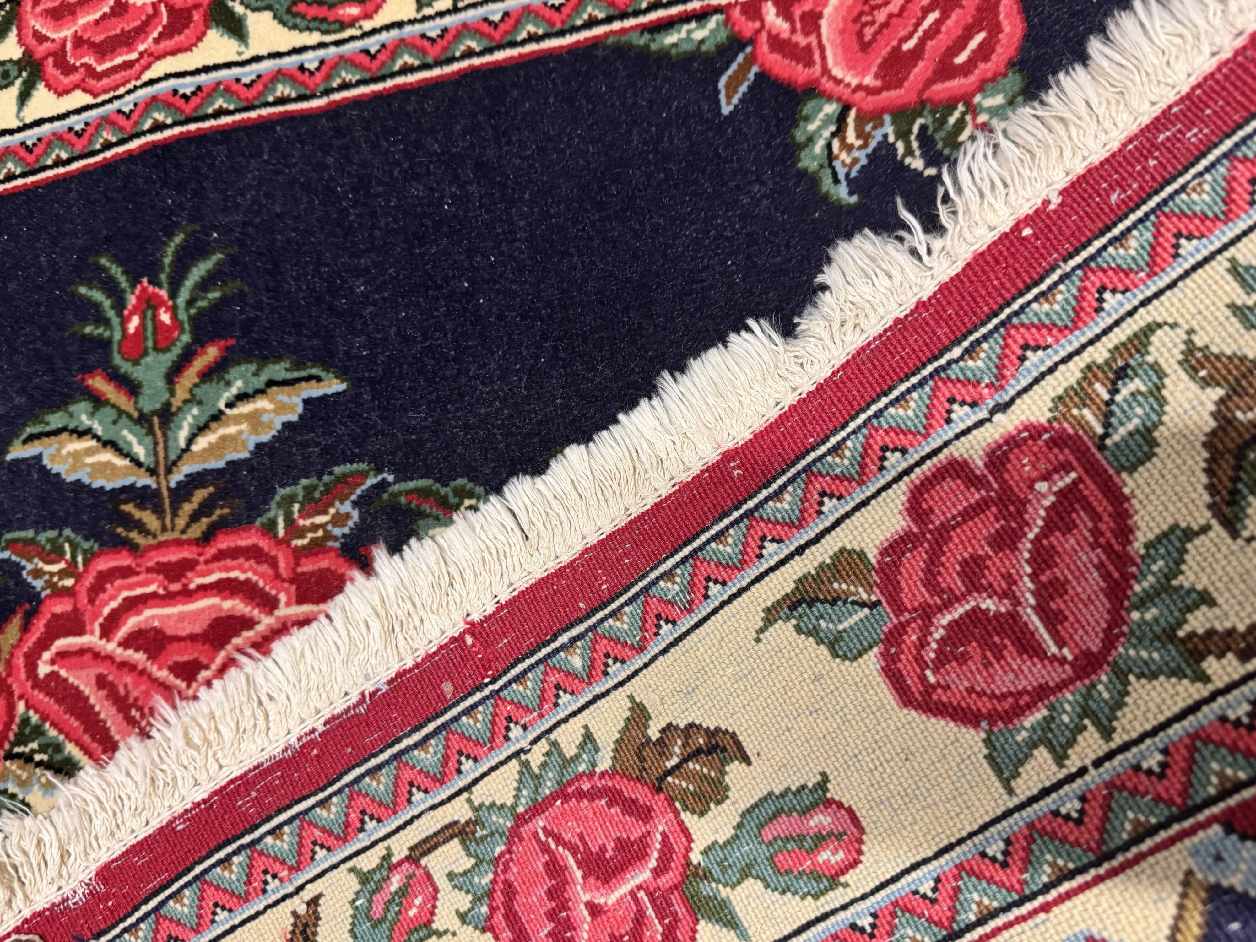 hand-woven Persian rug Ghoum