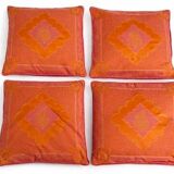 Set of 4 embroidered cushions in coral and pink – 44x44 cm – identical on both sides.