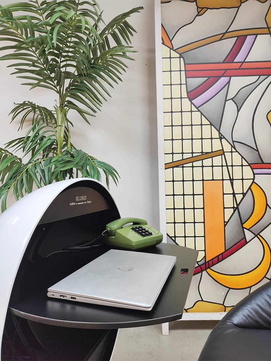 Dutch Space age design Globus workplace Michiel van der Kley for Artifort