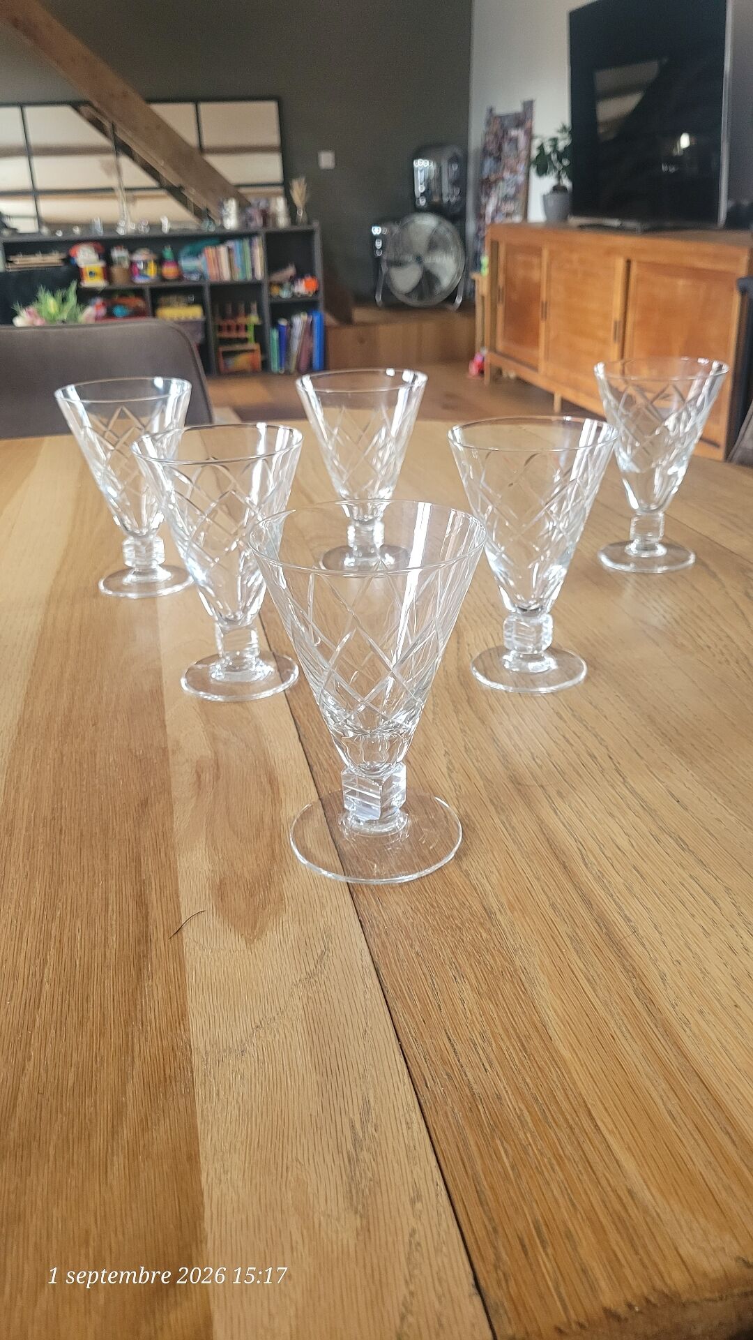 6 verres à pied en verre gravé