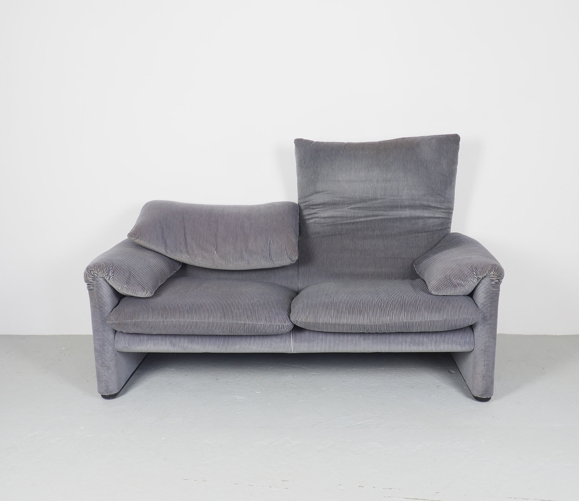 Maralunga 2 seater sofa by Vico Magistretti for Cassina