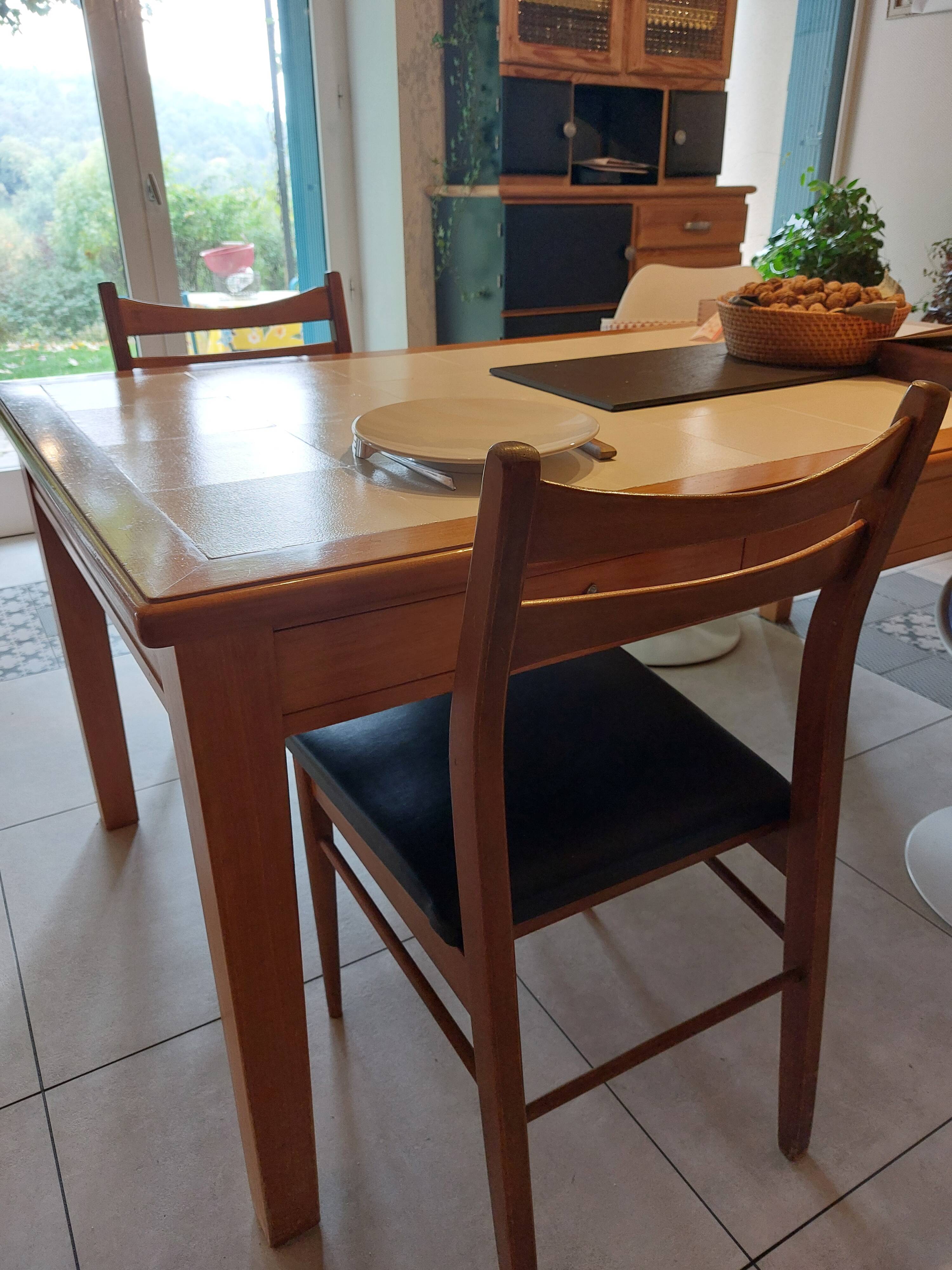 5 Scandinavian style chairs, wood and black faux leather.