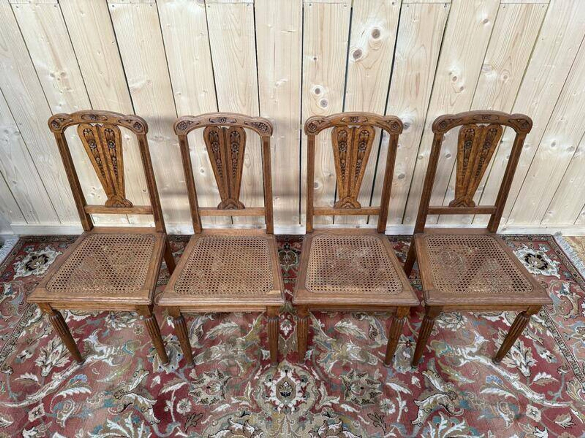 Suite de 4 chaises époque Art Déco en cannage