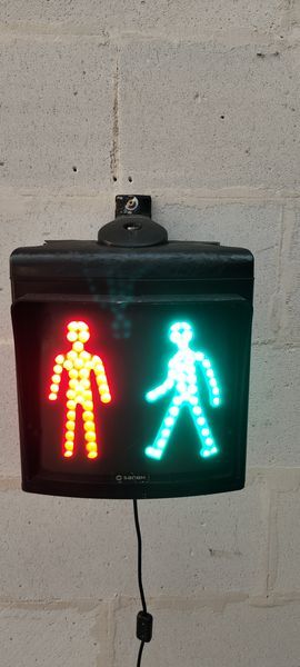 Industrial lamp metal pedestrian crossing a fastener 220 v and leds