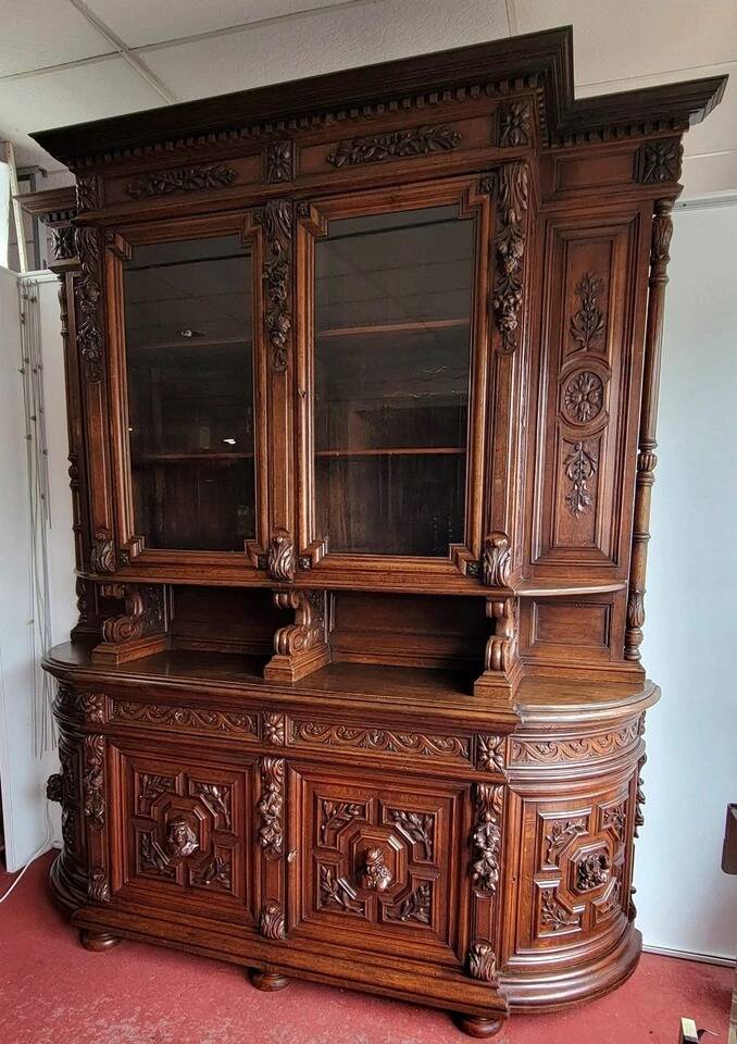 Very important Renaissance style chateau library buffet in oak