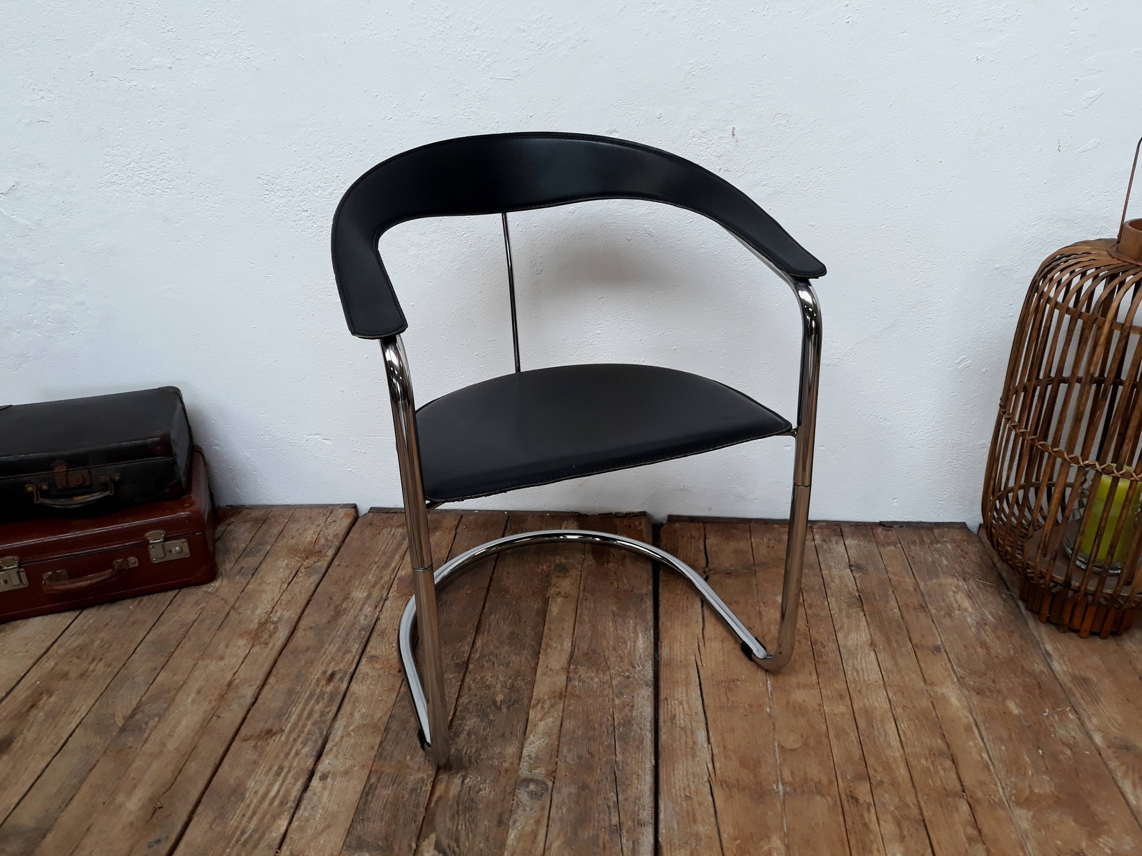 Fauteuil vintage métal chromé et cuir design italien