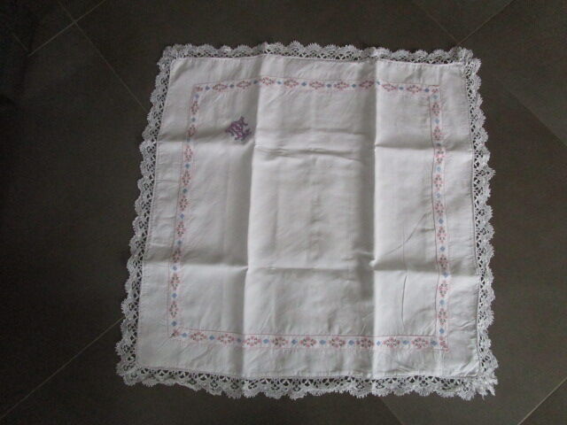 Old pillowcase embroidered and monogrammed in cotton :70x70cm