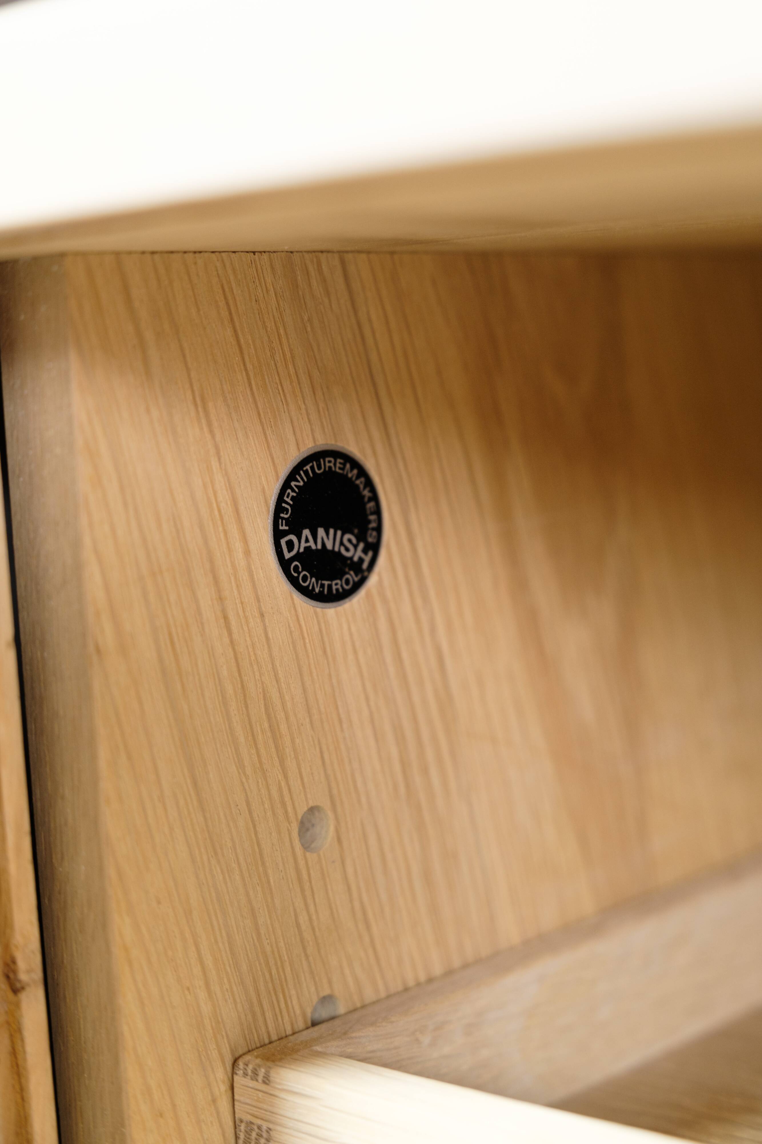 Buffet modèle RY-25 fabriqué en chêne par Hans J. Wegner pour RY Furniture des années 1960