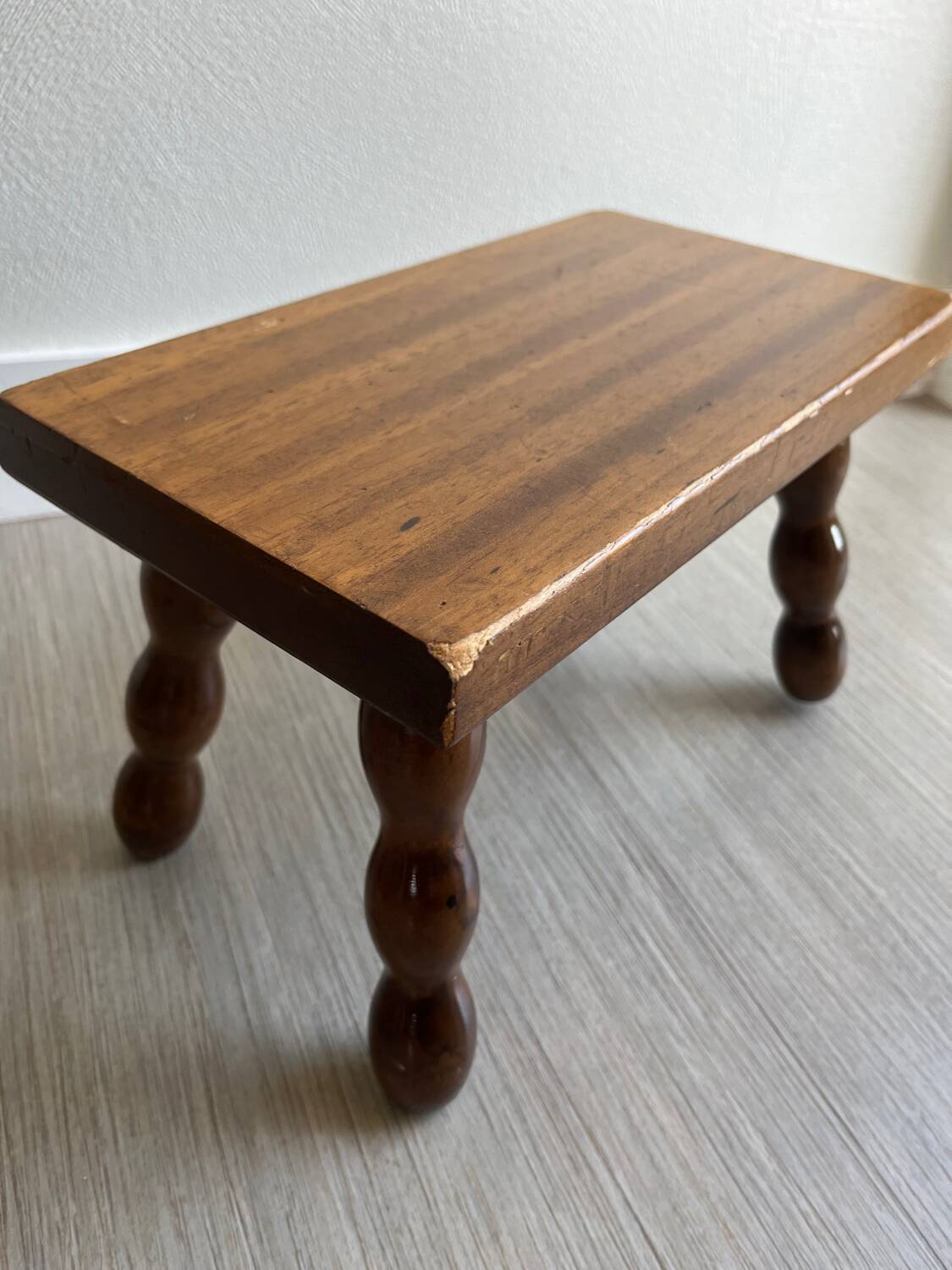 Bobbin decor wooden bench stool