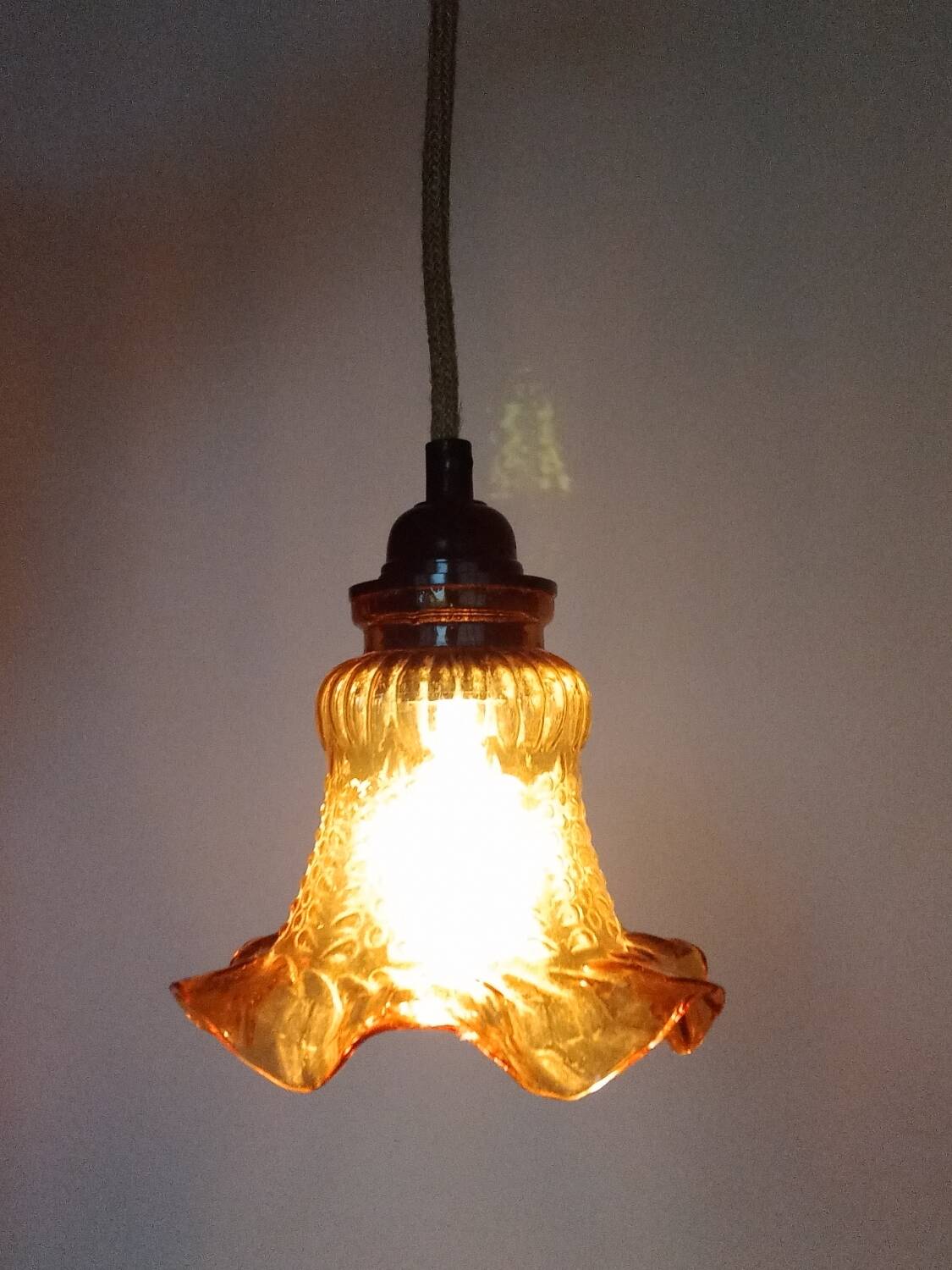 Pendant light / Amber glass lampshade
