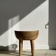 Chaise quadripode assise ronde à petit dossier en manguier naturel monoxyle
