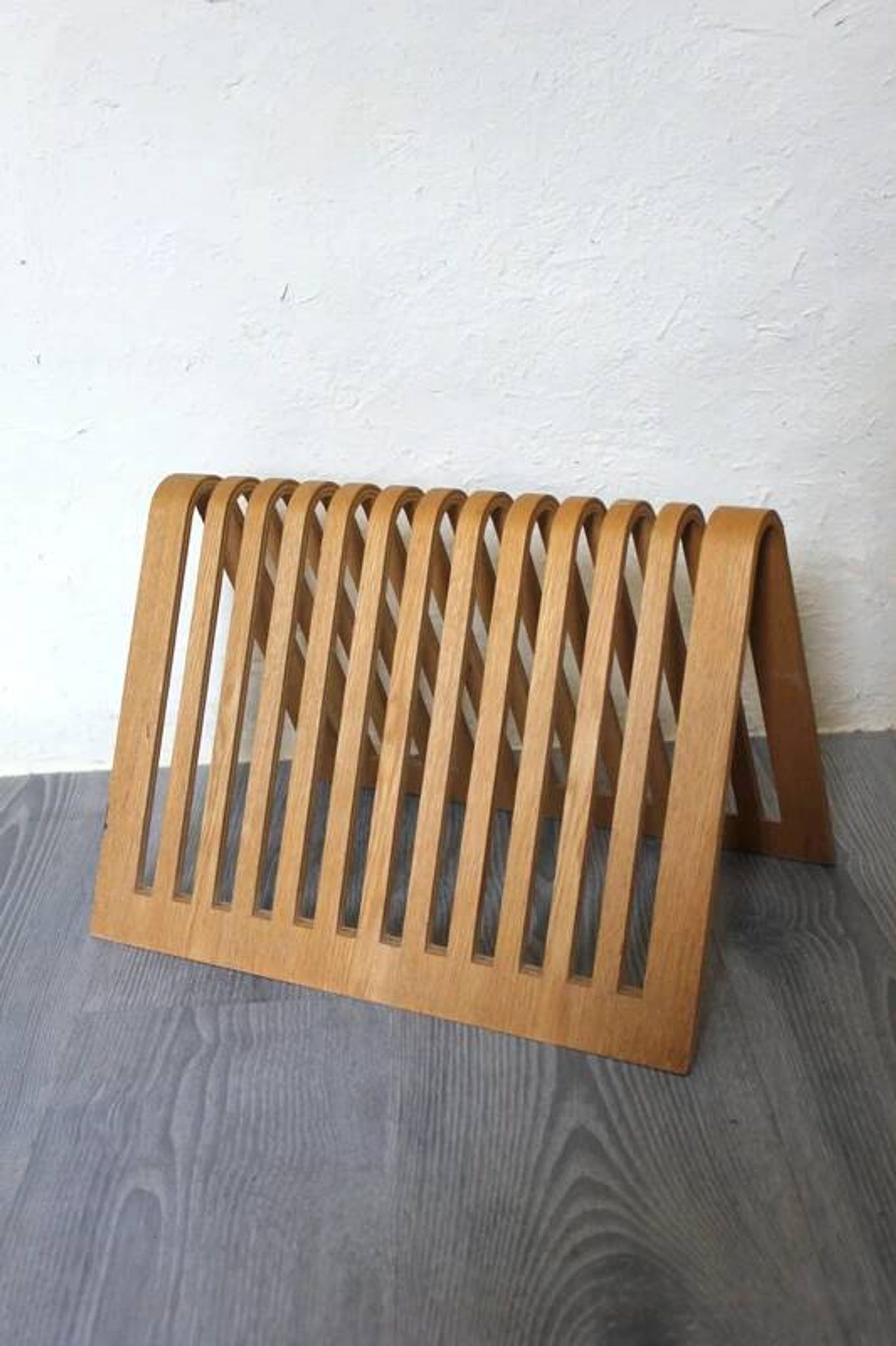 Vintage Habitat magazine rack from the 80s, Scandinavian design.