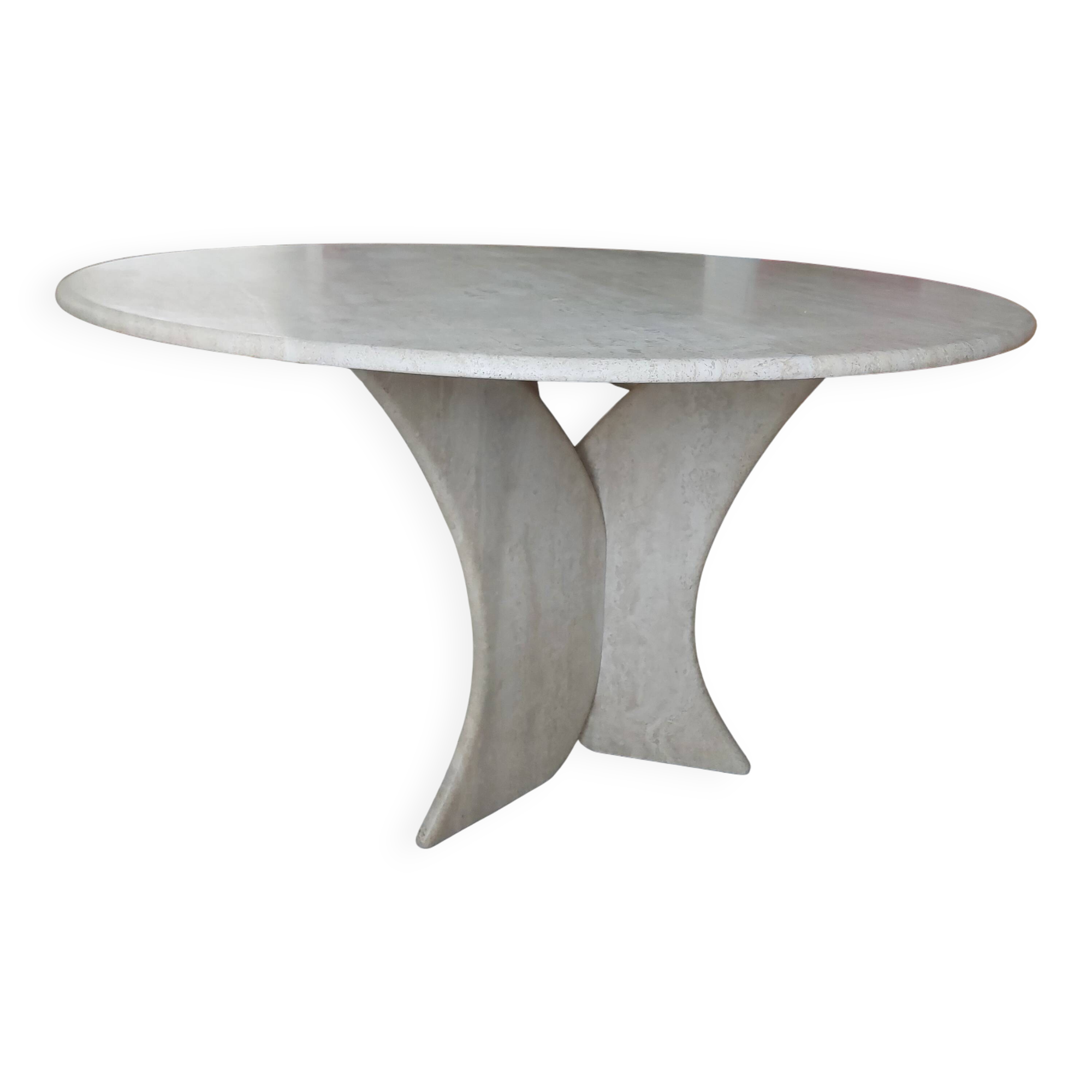 Round stone table (4-6 people)